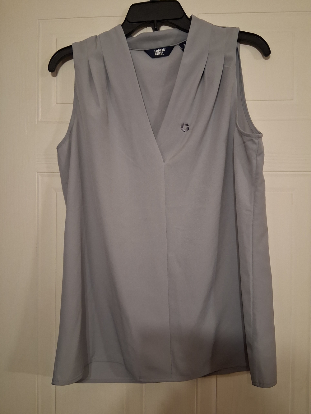Lands' End Sleeveless V-Neck Light Gray Shell Top